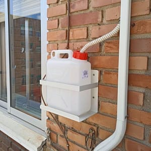 Soporte de garrafa para aire acondicionado.